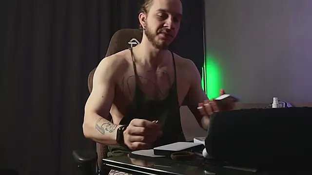 Snapshot of pleasure8869 chatting on January 2025 02:46:02 AM pleasure8869 online show from January 2025 02:46:02 AM