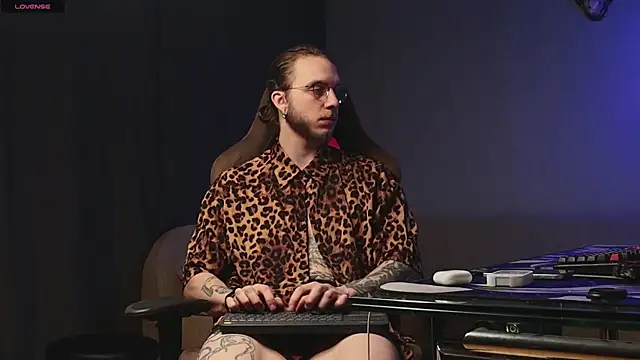 Snapshot of pleasure8869 chatting on January 2025 04:57:02 AM pleasure8869 online show from January 2025 04:57:02 AM