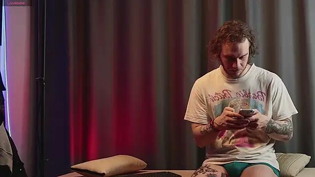 Snapshot of pleasure8869 chatting on January 2025 05:14:02 AM pleasure8869 online show from January 2025 05:14:02 AM