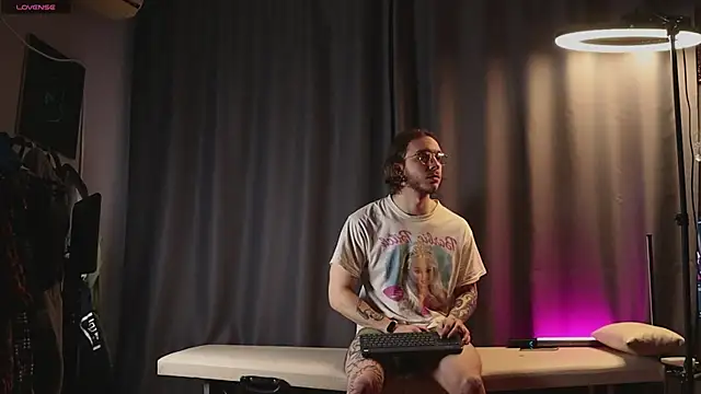 Snapshot of pleasure8869 chatting on February 2025 04:31:01 AM pleasure8869 online show from February 2025 04:31:01 AM