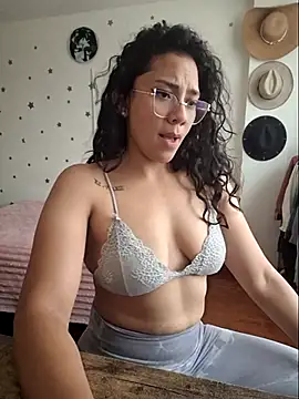 Thaliacooper  online show from December 2025 06:03:02 PM