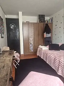 Thaliacooper  online show from April 2026 06:25:02 PM