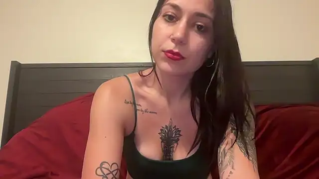 Snapshot of QueenLolaX chatting on October 2025 03:49:02 AM QueenLolaX online show from October 2025 03:49:02 AM