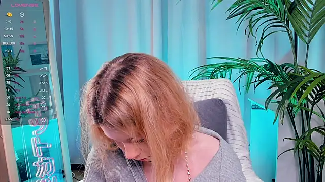 Snapshot of PollyHathor chatting on February 2025 09:38:01 PM PollyHathor online show from February 2025 09:38:01 PM