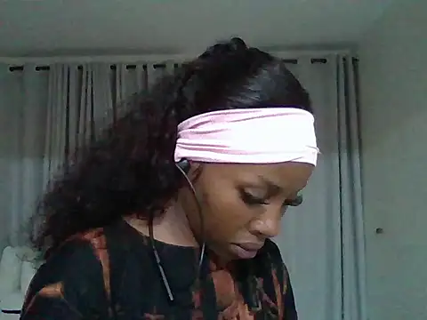 Snapshot of Queen_loveer chatting on May 2026 08:38:01 PM Queen loveer online show from May 2026 08:38:01 PM