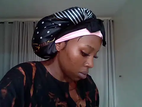 Snapshot of Queen_loveer chatting on May 2026 10:23:02 AM Queen loveer online show from May 2026 10:23:02 AM