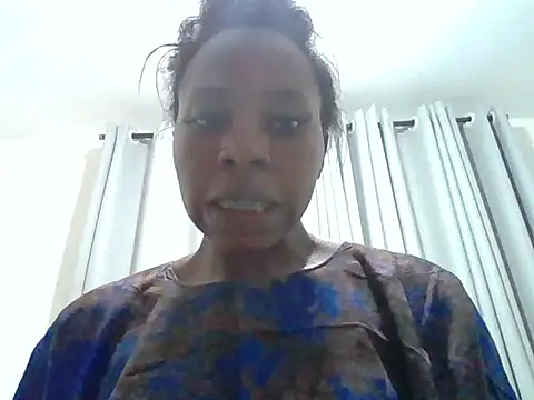 Snapshot of Queen_loveer chatting on June 2026 05:37:02 PM Queen loveer online show from June 2026 05:37:02 PM