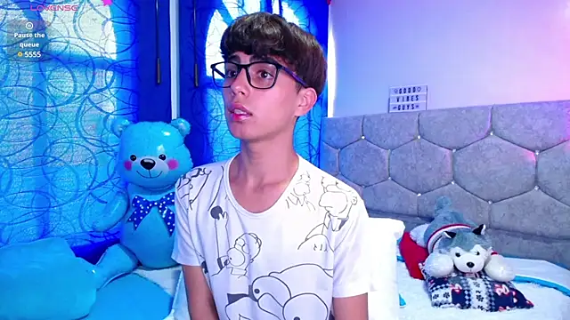 OwenBluee online show from December 2024 09:23:02 PM