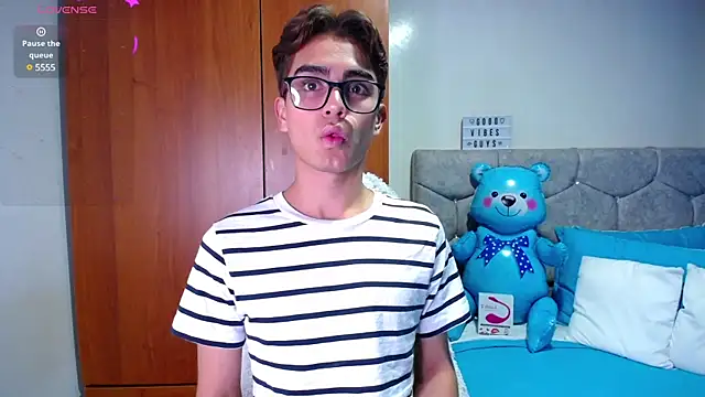 OwenBluee online show from January 2025 05:16:01 AM