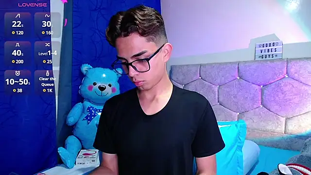 OwenBluee online show from February 2025 10:43:02 PM