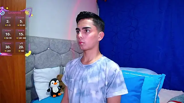 OwenBluee online show from September 2025 10:10:02 PM