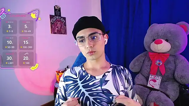OwenBluee online show from July 2026 09:04:02 AM