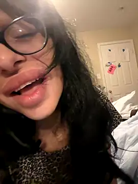 Snapshot of myloveforyouu chatting on November 2025 01:22:01 PM myloveforyouu online show from November 2025 01:22:01 PM