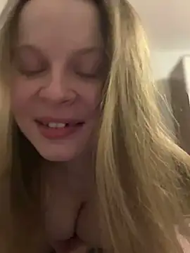 Snapshot of wrenlie chatting on January 2025 10:39:01 PM wrenlie online show from January 2025 10:39:01 PM