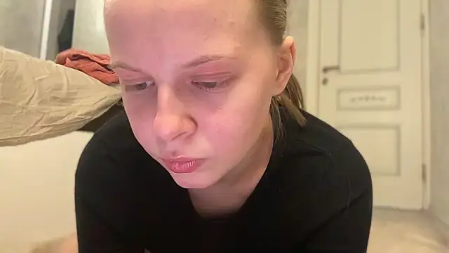 wrenlie online show from April 2026 09:05:01 PM