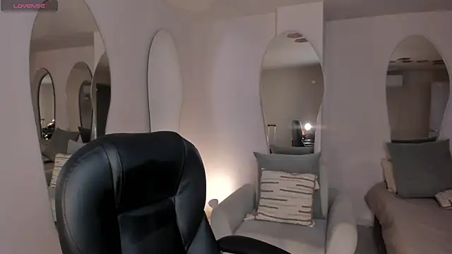 ArianaDumont online show from June 2026 11:25:01 AM