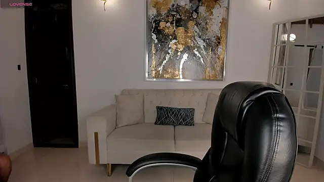 Snapshot of KatieStonne chatting on November 2025 01:05:02 AM KatieStonne online show from November 2025 01:05:02 AM