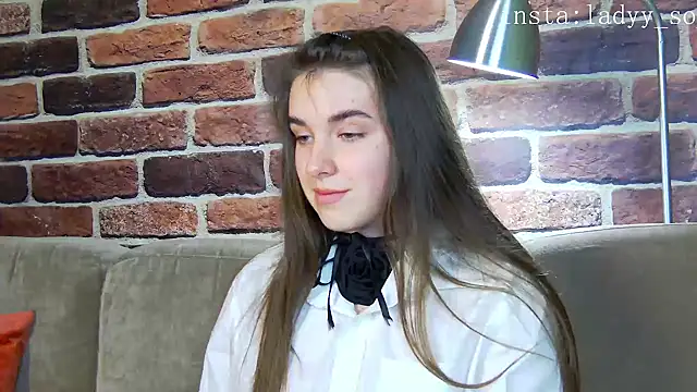 Snapshot of Sofia_Hugs chatting on November 2025 09:25:01 PM Sofia Hugs online show from November 2025 09:25:01 PM