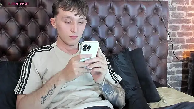 Dylanwhite23  online show from January 2026 03:44:01 AM