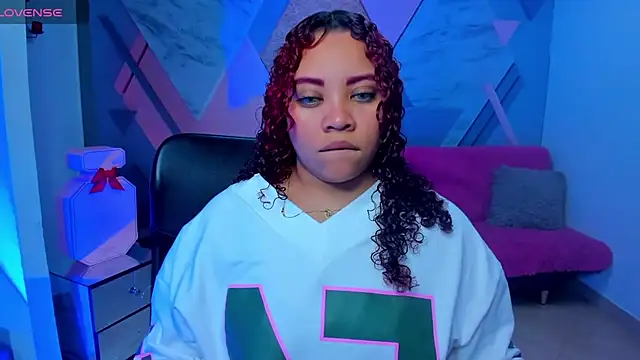 Snapshot of AngelaCoffee chatting on October 2025 03:45:02 AM AngelaCoffee online show from October 2025 03:45:02 AM