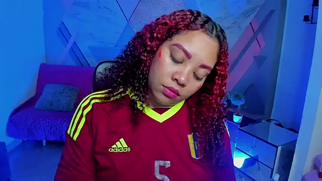 Snapshot of AngelaCoffee chatting on November 2025 03:28:01 AM AngelaCoffee online show from November 2025 03:28:01 AM