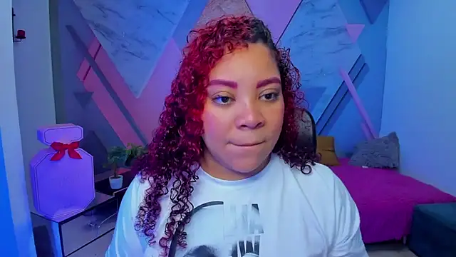 Snapshot of AngelaCoffee chatting on November 2025 01:04:02 AM AngelaCoffee online show from November 2025 01:04:02 AM