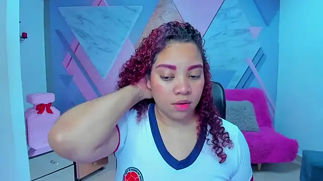 Snapshot of AngelaCoffee chatting on November 2025 03:27:01 AM AngelaCoffee online show from November 2025 03:27:01 AM