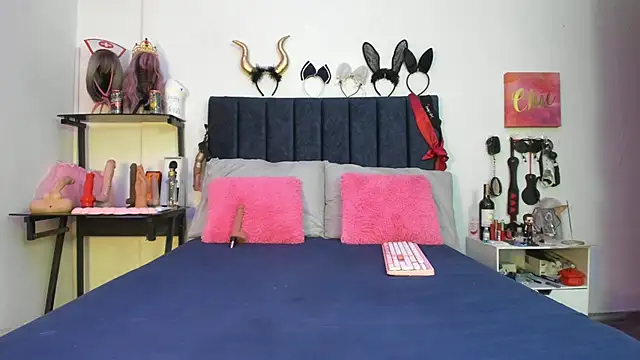 Snapshot of emmily_giraldo chatting on November 2025 01:18:02 PM emmily giraldo online show from November 2025 01:18:02 PM