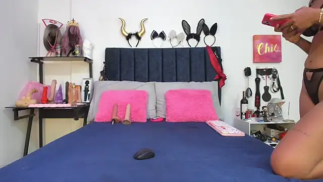 Snapshot of emmily_giraldo chatting on November 2025 01:47:02 PM emmily giraldo online show from November 2025 01:47:02 PM