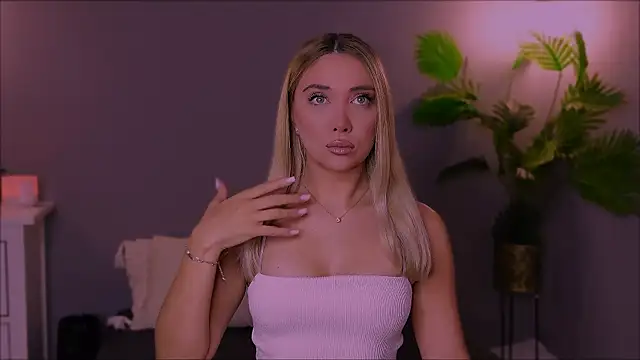 Snapshot of Jessielle chatting on November 2025 12:20:01 PM Jessielle online show from November 2025 12:20:01 PM