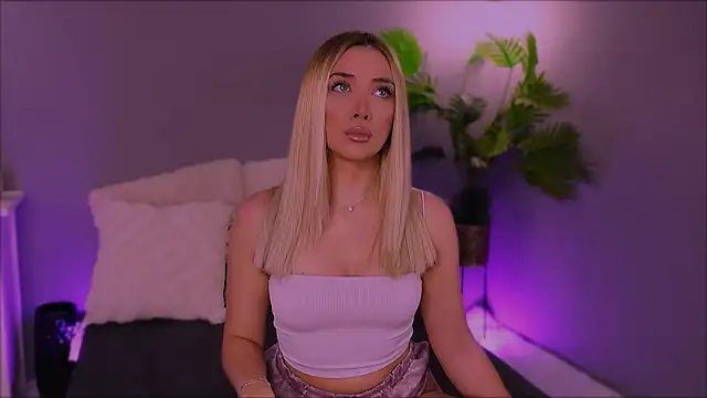 Snapshot of Jessielle chatting on November 2025 03:40:01 AM Jessielle online show from November 2025 03:40:01 AM