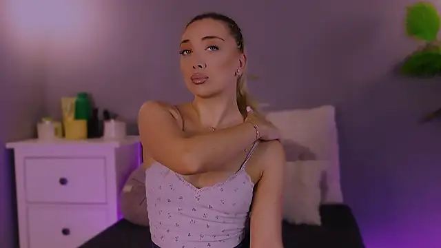 Snapshot of Jessielle chatting on December 2025 04:22:01 AM Jessielle online show from December 2025 04:22:01 AM