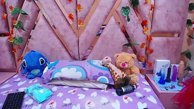 Snapshot of Emmily_Walker chatting on December 2024 12:18:02 PM Emmily Walker online show from December 2024 12:18:02 PM