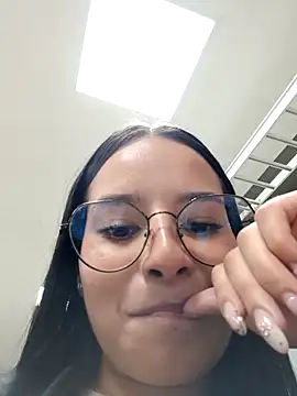  vaness online show from March 2026 11:43:01 PM