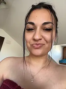 Snapshot of AlexandraRand chatting on June 2026 06:33:02 AM AlexandraRand online show from June 2026 06:33:02 AM