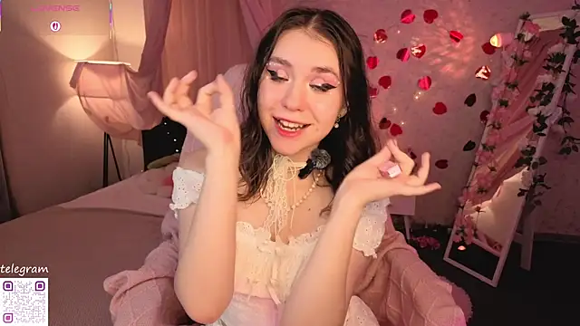 Snapshot of lilly_Cherry_ chatting on July 2026 11:27:02 AM lilly Cherry online show from July 2026 11:27:02 AM