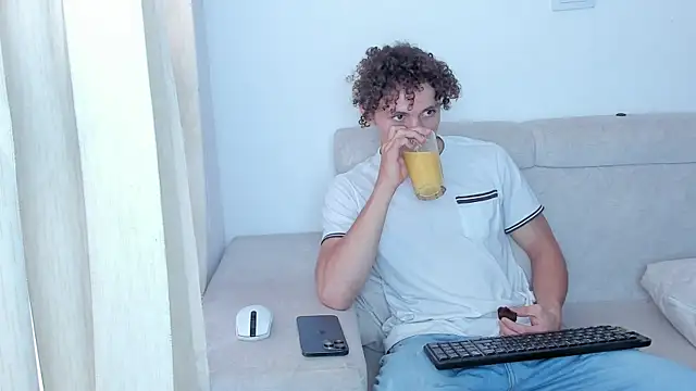 laurent nova online show from February 2025 09:38:02 PM