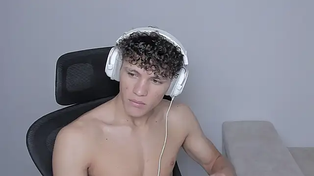 laurent nova online show from September 2025 07:49:02 PM