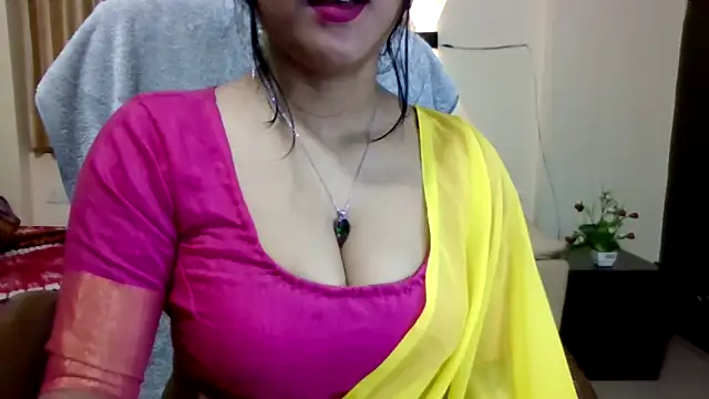 Snapshot of Queenhimanshi chatting on February 2026 04:33:01 PM Queenhimanshi online show from February 2026 04:33:01 PM