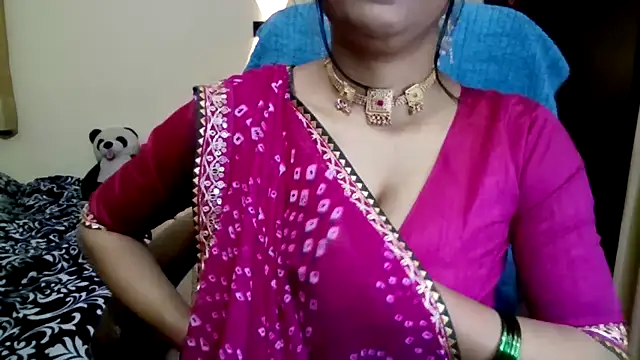 Snapshot of Queenhimanshi chatting on February 2026 12:28:01 AM Queenhimanshi online show from February 2026 12:28:01 AM