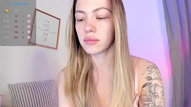 Snapshot of damn_cutie chatting on May 2026 04:39:02 AM damn cutie online show from May 2026 04:39:02 AM