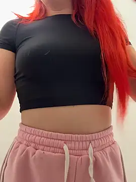 Snapshot of Holly-Glamour chatting on October 2025 01:14:02 AM Holly-Glamour online show from October 2025 01:14:02 AM