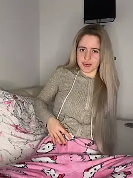 Holly-Glamour online show from February 2026 11:48:01 PM