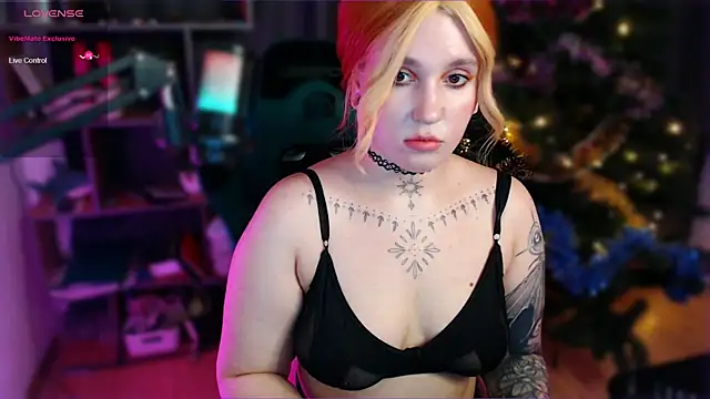 Snapshot of The_Full_Red_Moon chatting on December 2024 03:05:01 PM The Full Red Moon online show from December 2024 03:05:01 PM