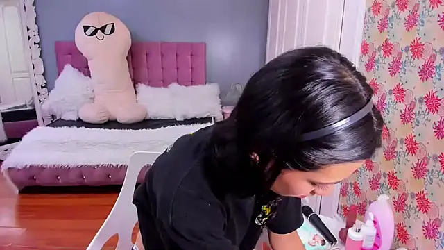 Snapshot of Iris_Stone_ chatting on December 2024 10:08:02 PM Iris Stone online show from December 2024 10:08:02 PM