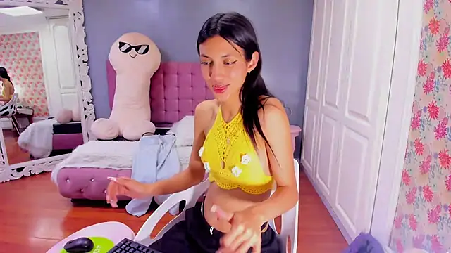 Snapshot of Iris_Stone_ chatting on December 2024 11:57:01 PM Iris Stone online show from December 2024 11:57:01 PM