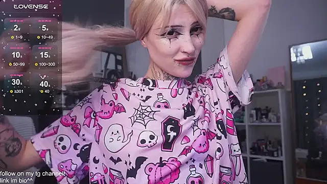 Snapshot of fraulein_mooon chatting on September 2025 08:12:02 PM fraulein mooon online show from September 2025 08:12:02 PM