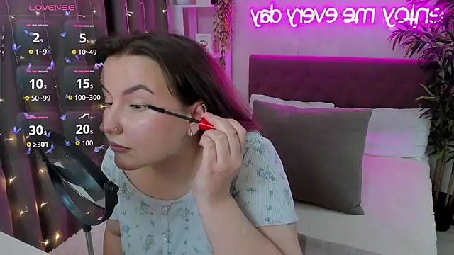 FeralPeach online show from September 2025 04:34:02 AM