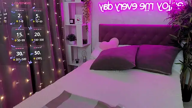 FeralPeach online show from April 2026 04:31:01 AM