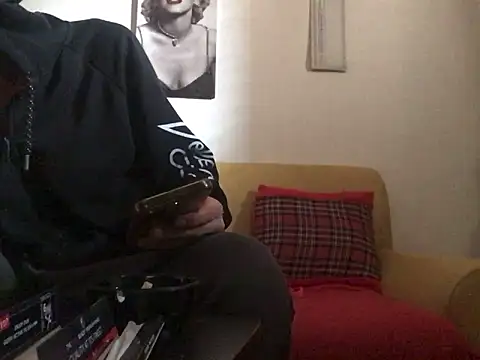 Snapshot of DragonPink chatting on January 2025 01:30:01 PM DragonPink online show from January 2025 01:30:01 PM